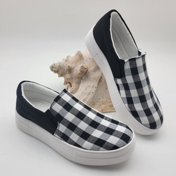 Soda Shoes - Soda Hike Slip-on Fashion Sneaker Black & White Gingham - Size 8